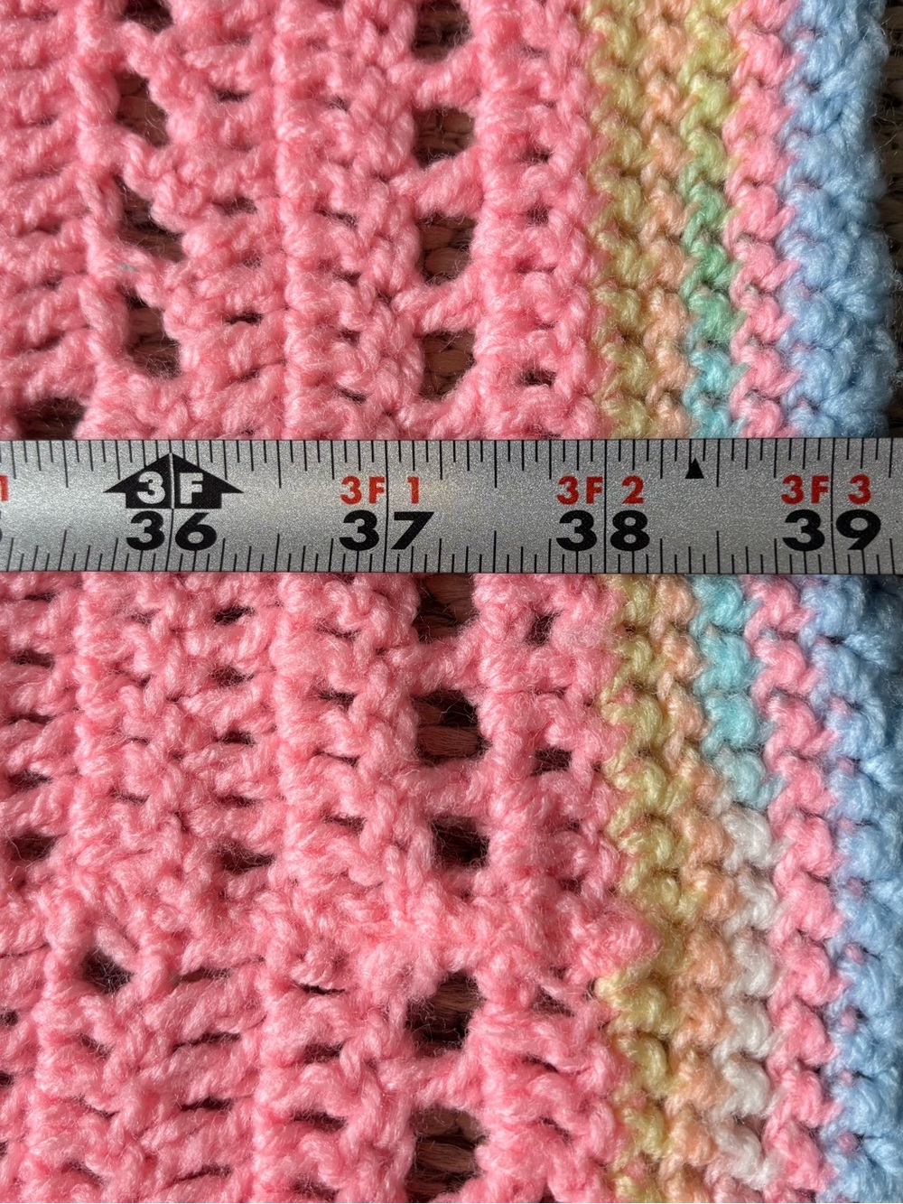Vintage crocheted rainbow baby blanket - Picture 8 of 8